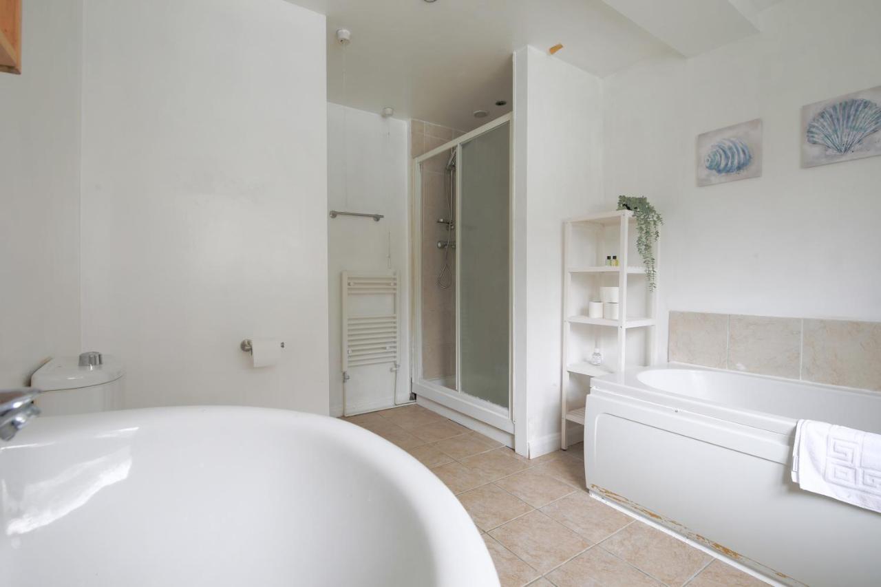 كارديف Spacious 4 Bedroom House- Walking Distance To City Centre & Great Backyard المظهر الخارجي الصورة