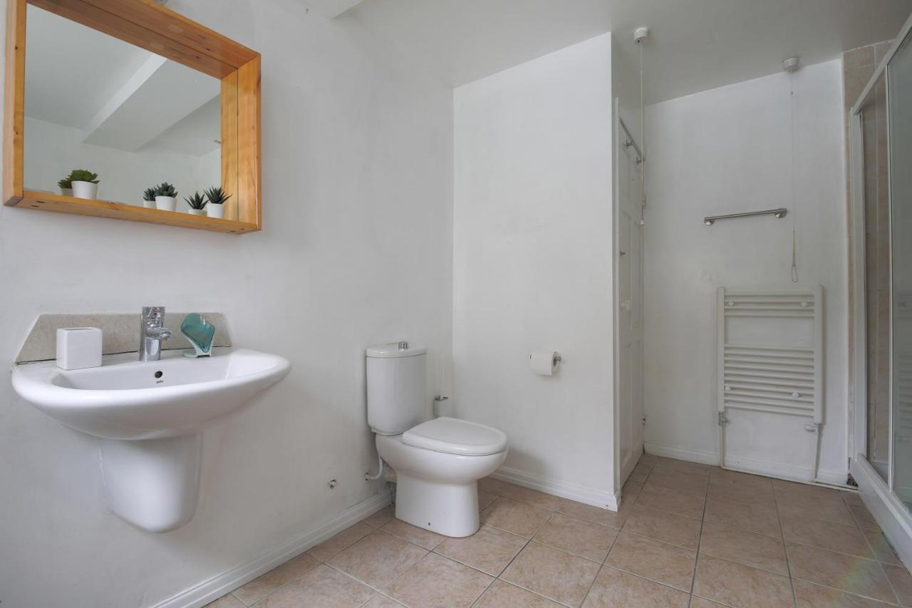 كارديف Spacious 4 Bedroom House- Walking Distance To City Centre & Great Backyard المظهر الخارجي الصورة