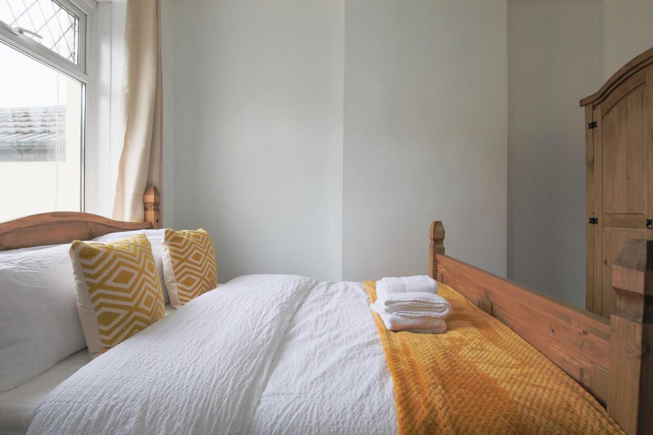 كارديف Spacious 4 Bedroom House- Walking Distance To City Centre & Great Backyard المظهر الخارجي الصورة