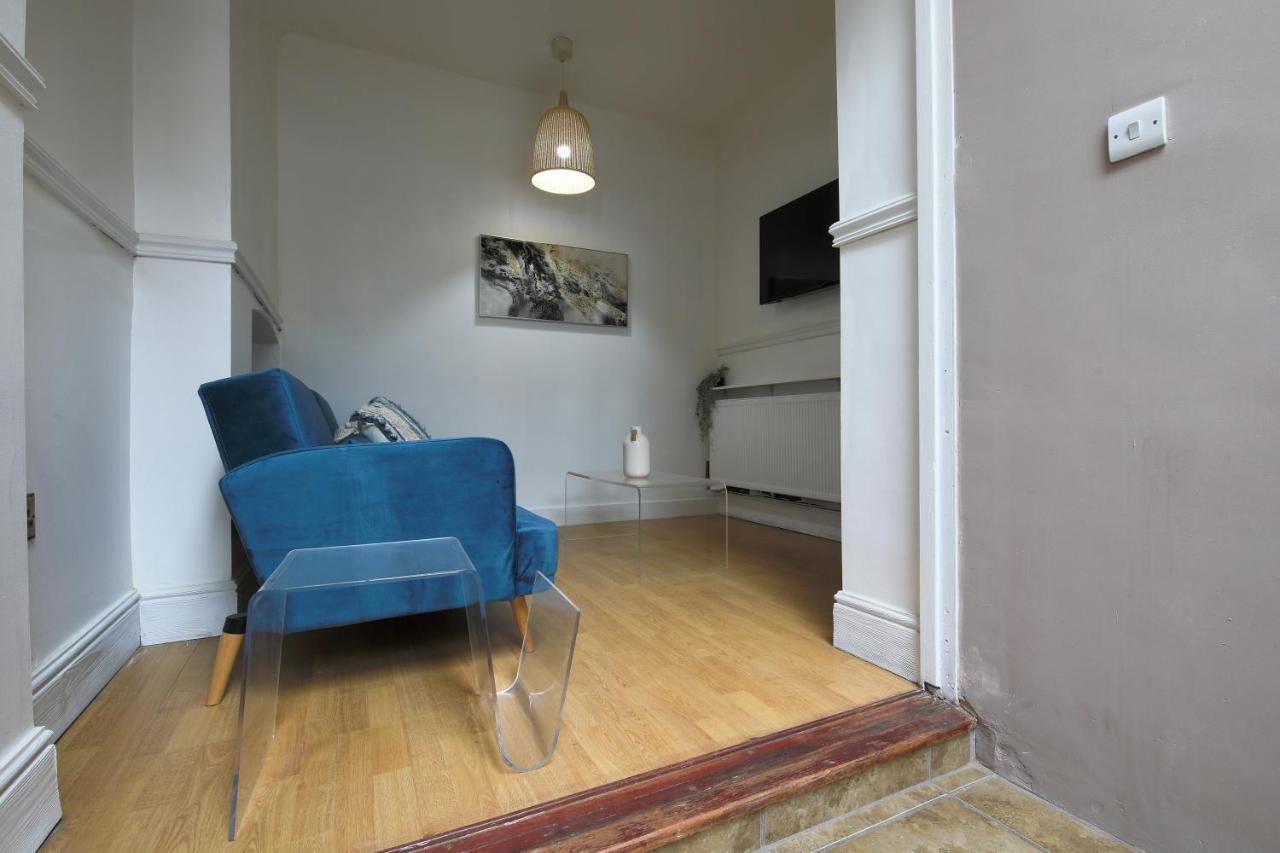 كارديف Spacious 4 Bedroom House- Walking Distance To City Centre & Great Backyard المظهر الخارجي الصورة