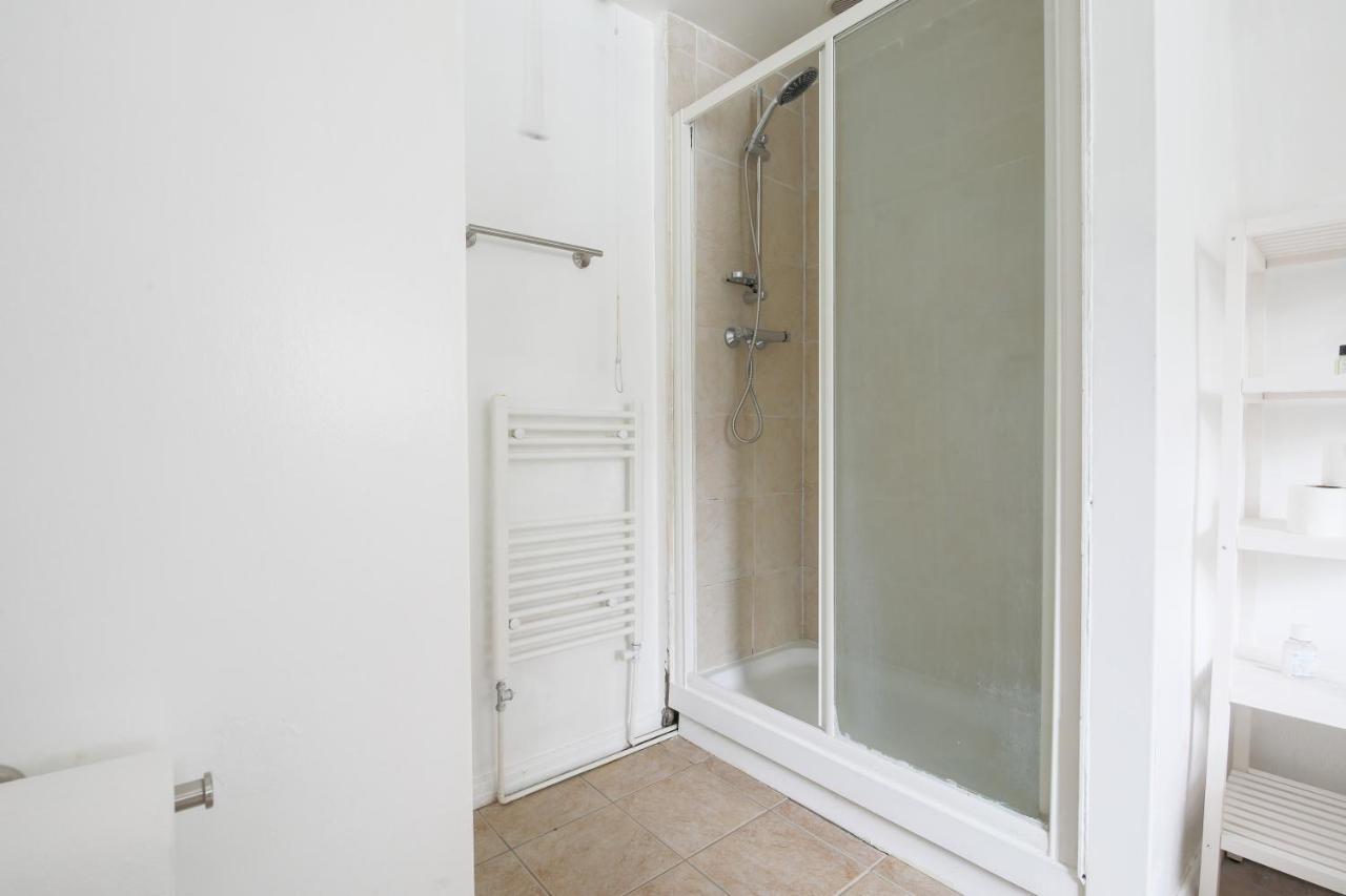 كارديف Spacious 4 Bedroom House- Walking Distance To City Centre & Great Backyard المظهر الخارجي الصورة